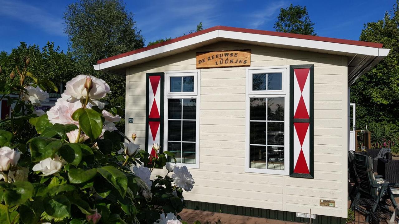 Chalet De Zeeuwse Lûûkjes 2 Baarland